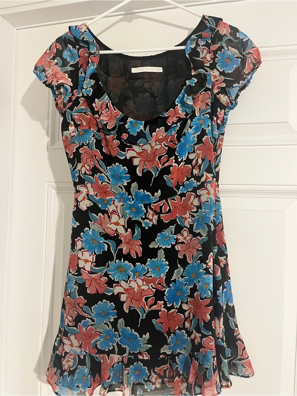 ZARA trafaluo collection size 6 floral short sleeve dress.